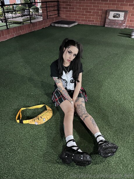 Camile 666 hd xxx galerien