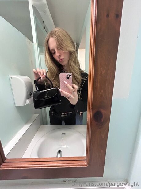 Paigewright nackt kostenlose bilder