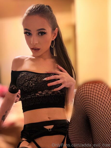 Adda Evil Free schauspielerin nette bild
