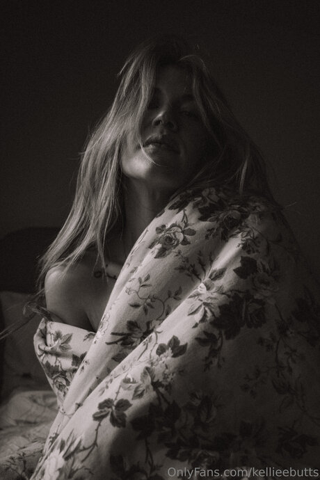 Kellieebutts perfekte nacktheit archiv
