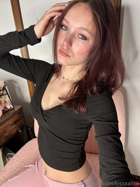 Kissxalice erotische nackte bild