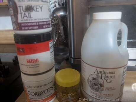 Natures Lil Nymp nackt porno foto