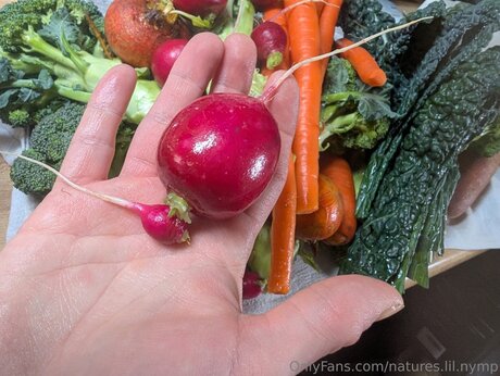 Natures Lil Nymp nackt akt foto