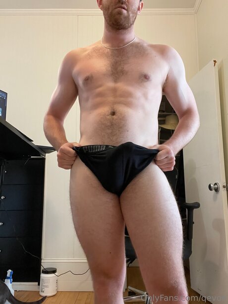 Qevon nacktheit freie bild