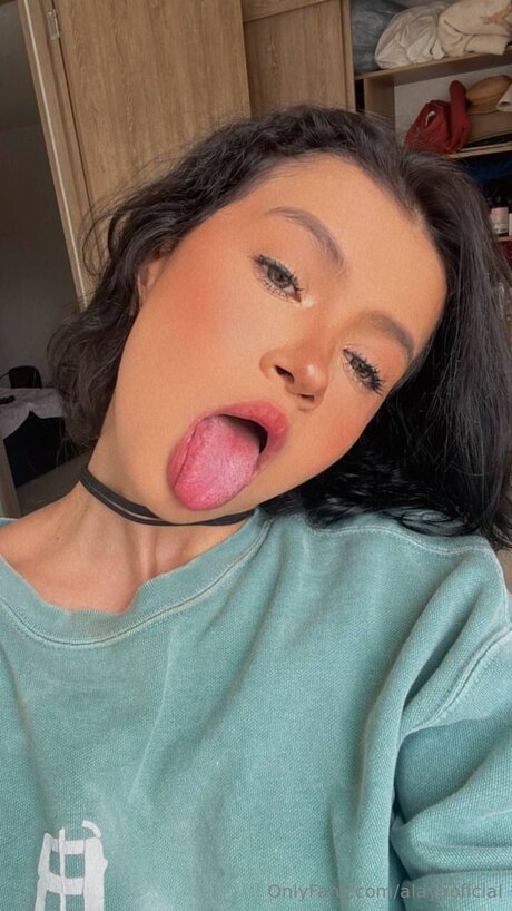 Alayaoficial schauspielerin akt bilder