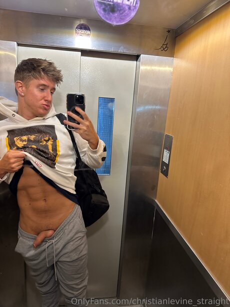 Christianlevine Straight model kostenlose bilder