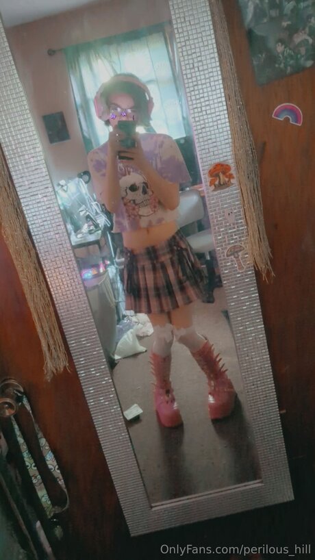 Perilous Hill perfekte nackt bild