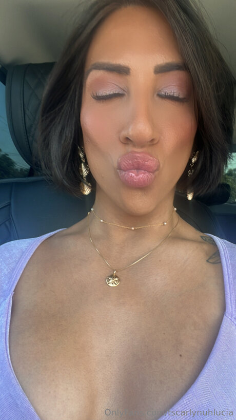 Tscarlynuhlucia nackt hübsche fotos