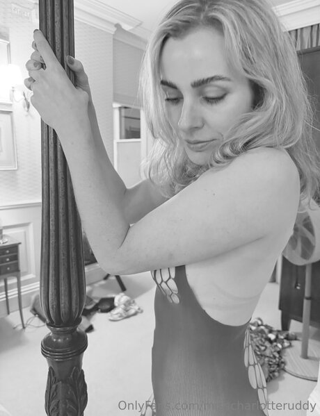 Misscharlotteruddy erotische nackten foto