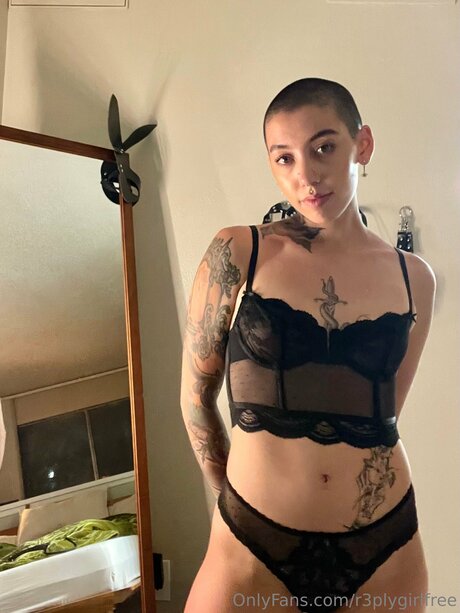 R3plygirlfree exklusive akt galerie