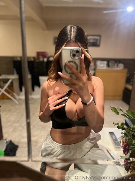 Mesaraxo xxx nackten bild