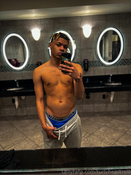 Kurlyheadtrelll model schöne bild