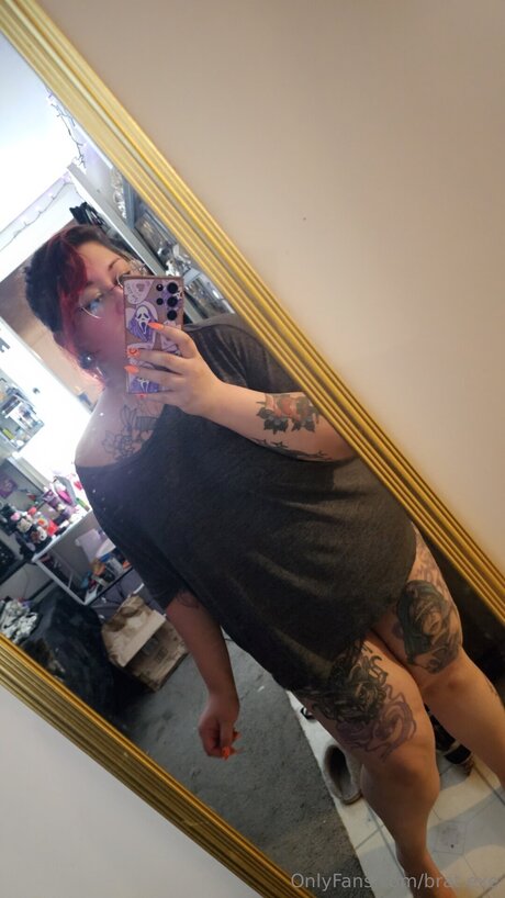 Bigtiddygothmommyuwu sexy pornostar foto