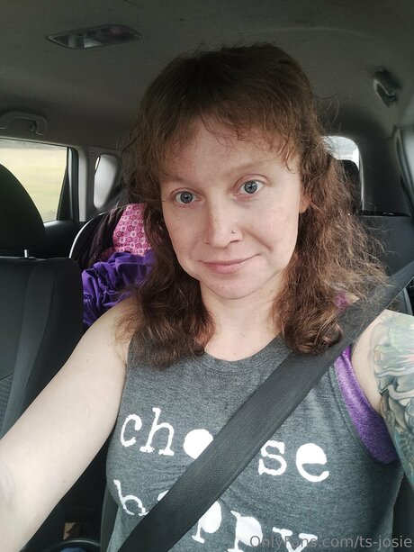 Ts Josie nackt kunst foto