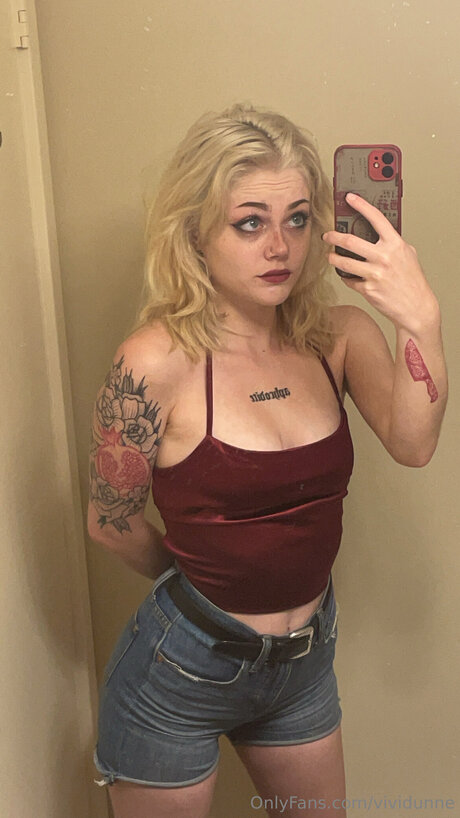 Vividunne hübsche nackt fotos