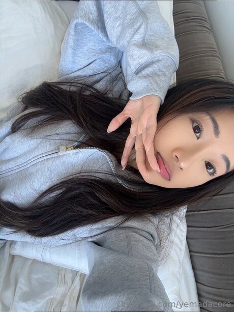 Yemadacore nackt top foto