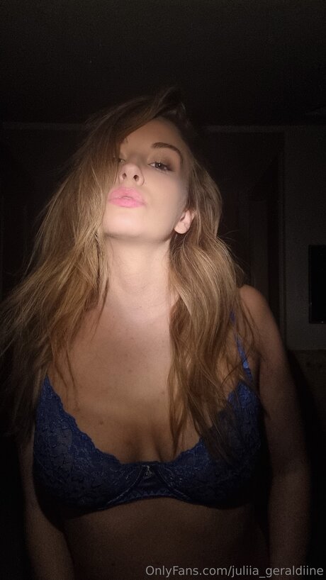 Juliia Geraldiine sexy pornografische fotos