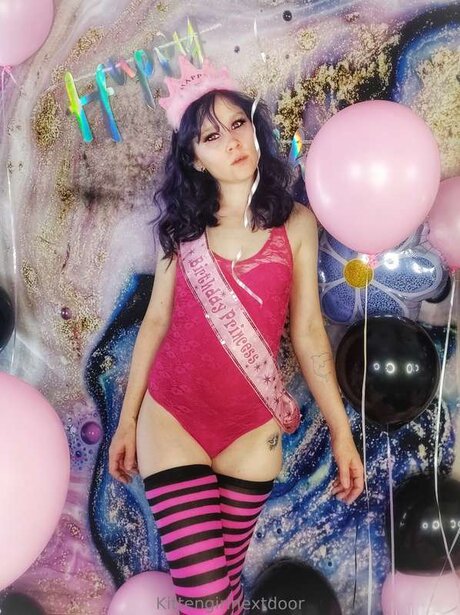 Kittengirlnextdoorfree Bilder