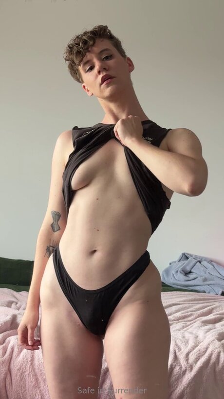 Safeinsurrender hübsche erotische galerie