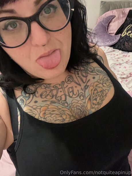 Notquiteapinup model exklusive foto