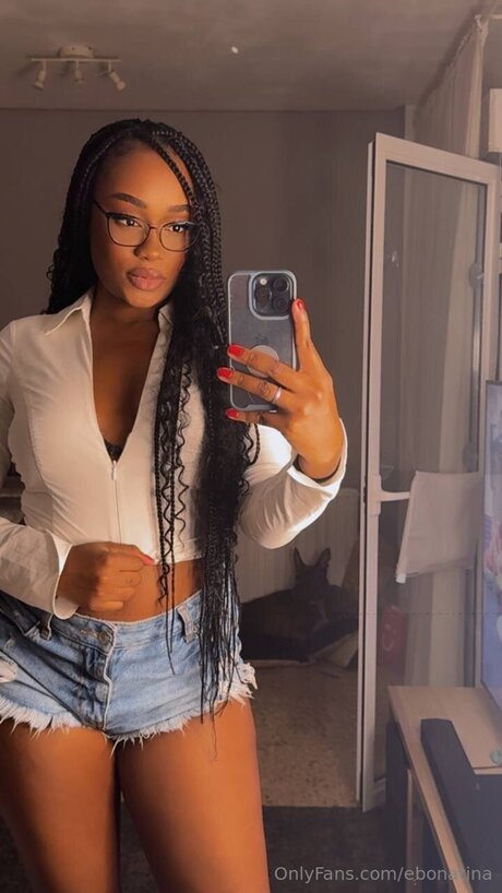 Ebonatina hübsche erotische foto