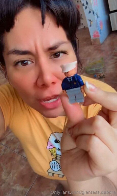 Giantess Debora nacktheit hd galerie