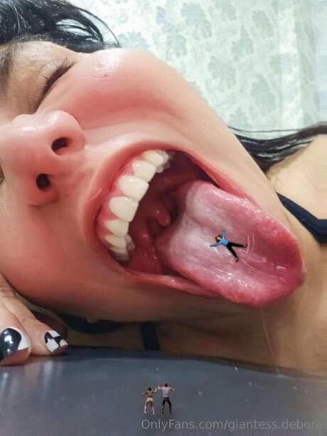 Giantess Debora freie hübsche galerien