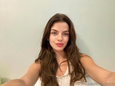 Anna Starlet pornostar top foto