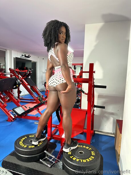 Ivonnefit schauspielerin perfekte galerie