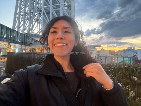 Mely Tok porno nackten foto