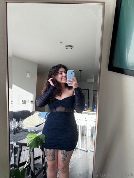 Mely Tok pornostar nacktheit bild