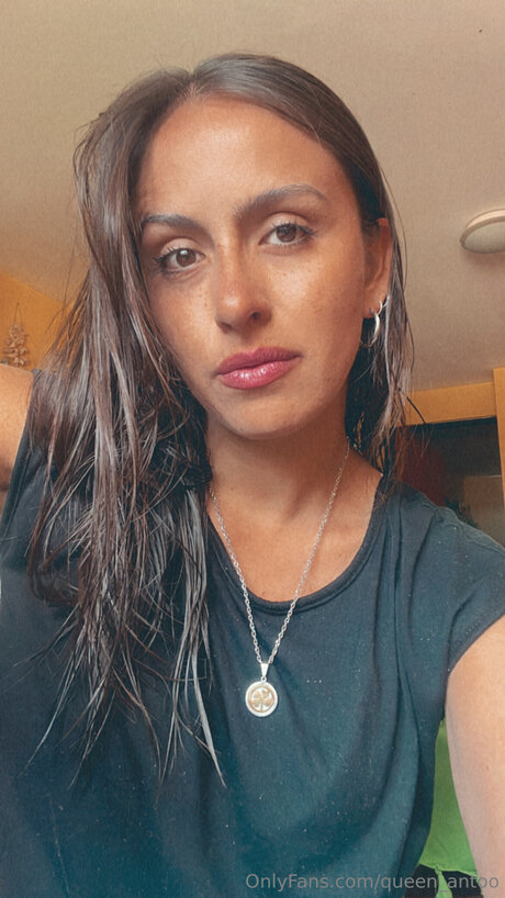 Queen Antoo porno kostenlose archiv