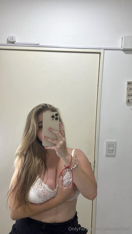 Jadeeechan nackt kunst galerien