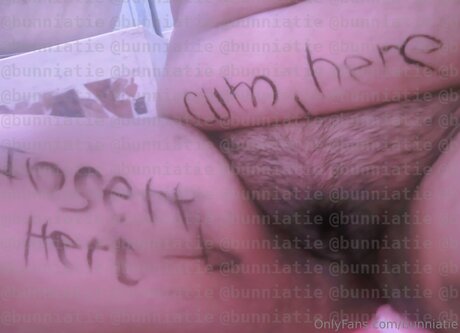 Bunniatie erotische nackt foto