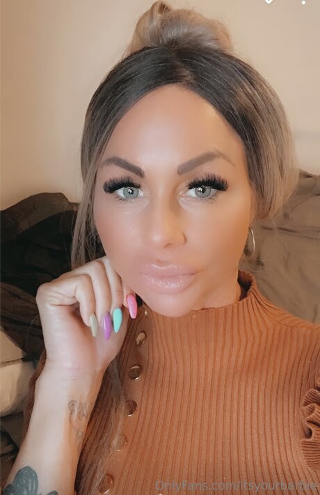 Itsyourbarbie model top bild