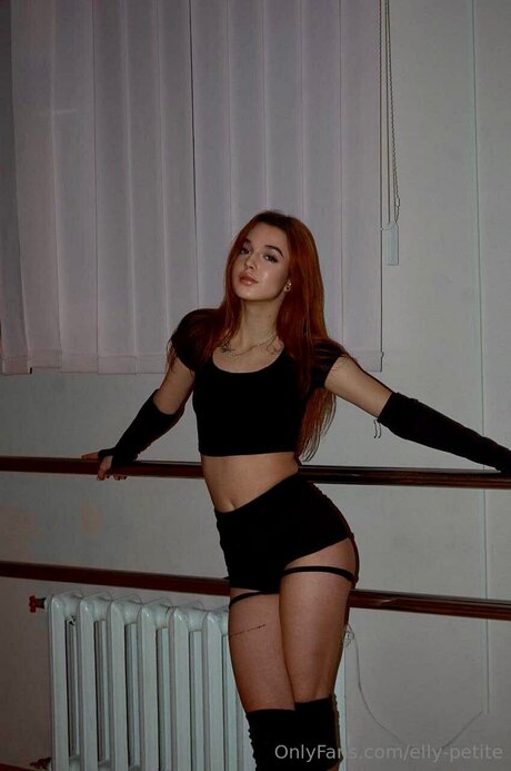 Elly Petite schöne nette galerie