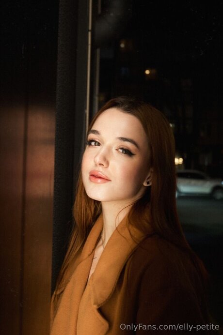 Elly Petite kunst xxx archiv