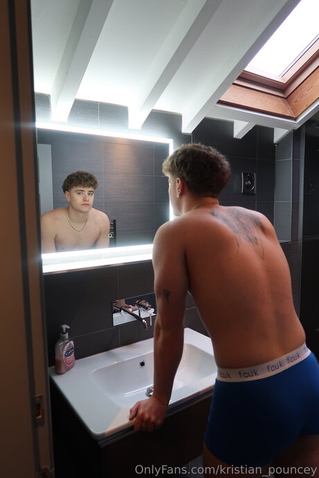 Kristian Pouncey exklusive nacktheit fotos