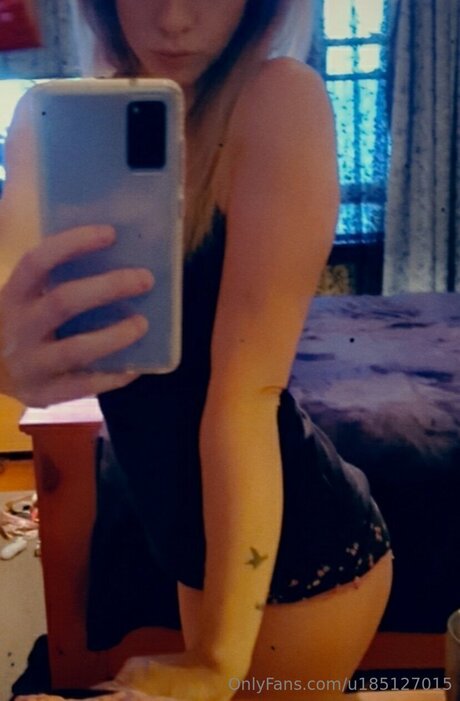 U185127015 hübsche pornographische bild