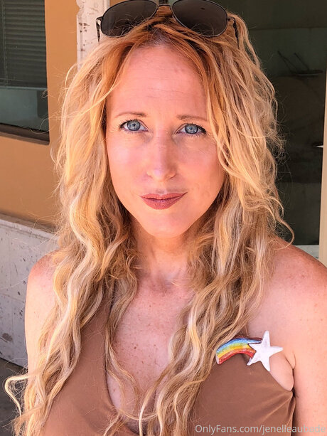 Jenelleaubade top akt bilder