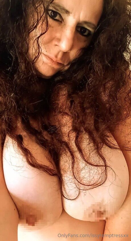 Issytemptressxx nacktheit sex archiv