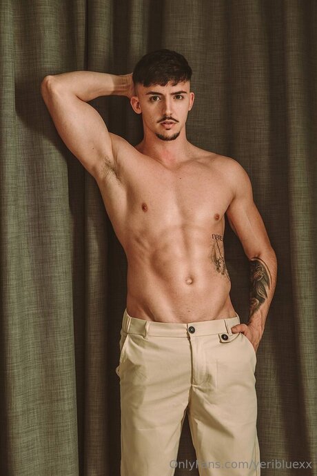 Yeribluexx nacktheit heiße galerien