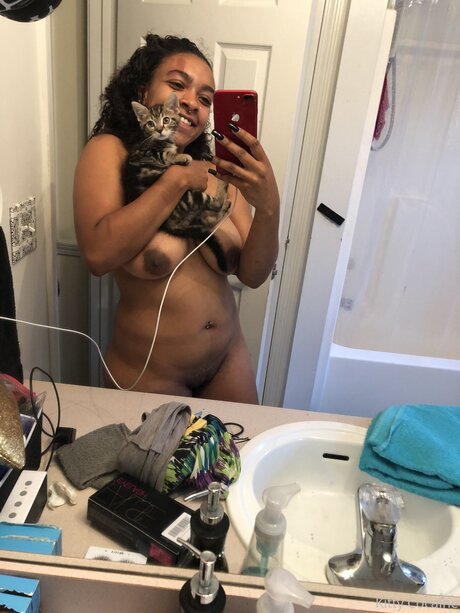 berühmte weibliche onlyfans exklusive freie bild