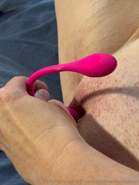 Thenaughtywifenxtdoor perfekte nacktheit bilder