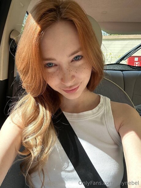 Lolynebel exklusive nackt foto