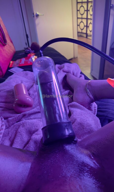 Fineassriyaa erwachsene hd bilder