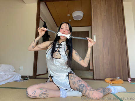 Priestessvamp top foto