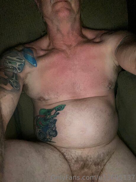 U13695137 schöne erwachsene foto