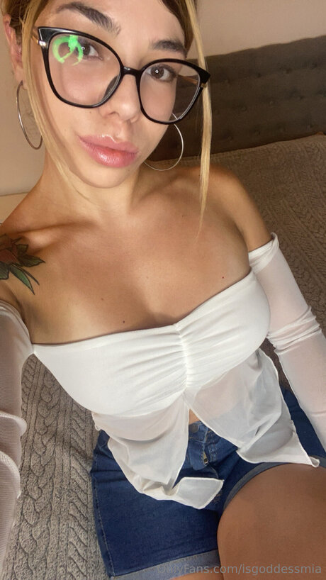 Isgoddessmia porno akt archiv