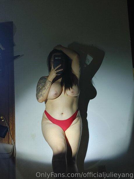 Officialjulieyang hübsche schöne foto